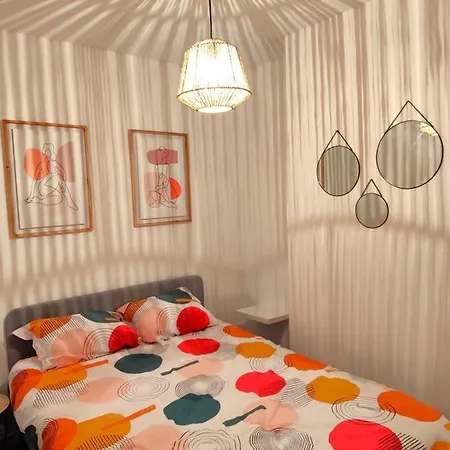 Nice 26 M Cosy Near The Station Of