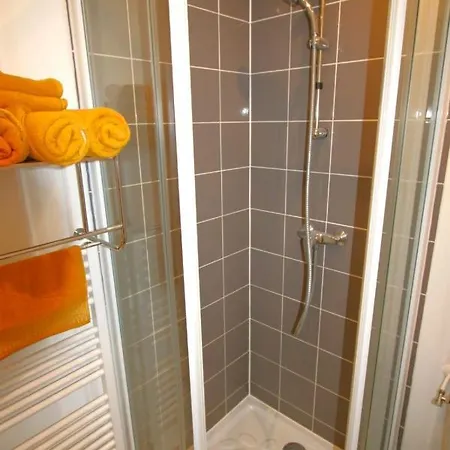 Appartamento Nice 26 M Cosy Near The Station Of