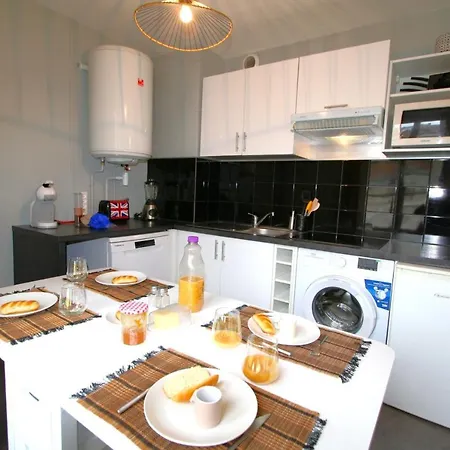 Appartamento Nice 26 M Cosy Near The Station Of